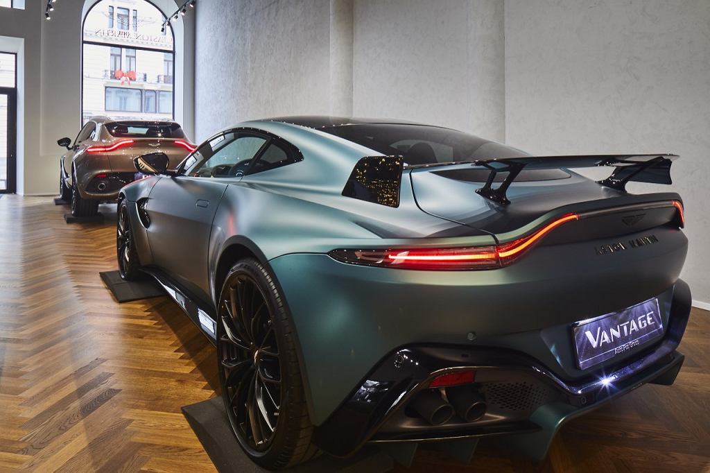 Aston Martin вернулся в Польшу и Варшаву. Новый выставочный зал имеет идеальное расположение