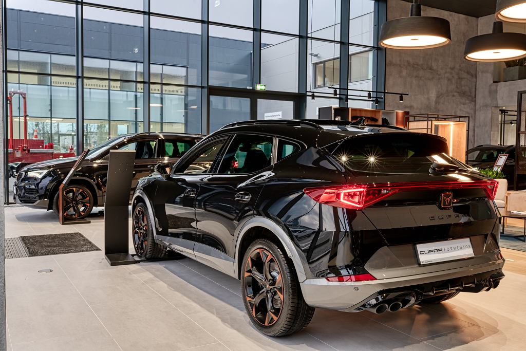 Cupra расширяет свою деятельность в Польше. В автосалонах Seat открылись новые точки продаж