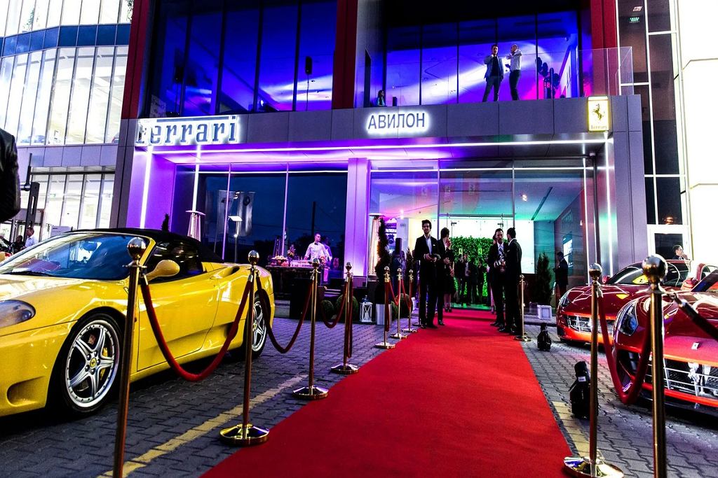 Ferrari и Lamborghini покидают Россию и поддерживают Украину