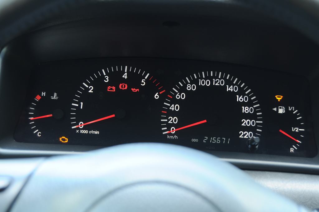 Автомобиль с большим пробегом – стоит ли покупать?