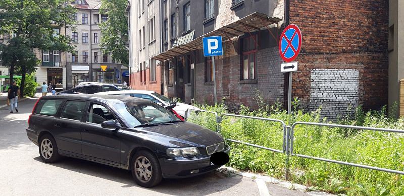 Нагревать. Дезодорант, фотоаппарат, AdBlue – не оставляйте эти вещи в машине. Даже взрыв