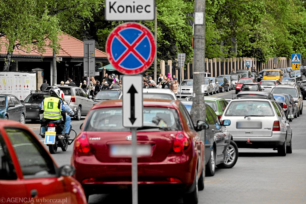 Каждый водитель должен знать правило 10 и 15 метров. От чего и когда это считать?