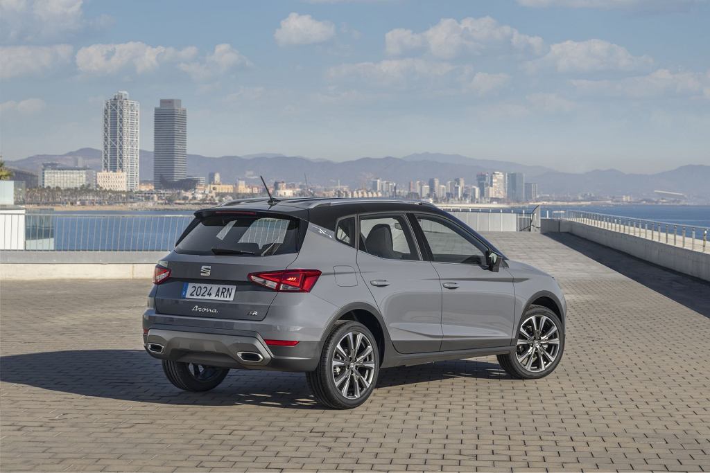 Компания Seat обновила модель Arona FR. Изменения сложно заметить