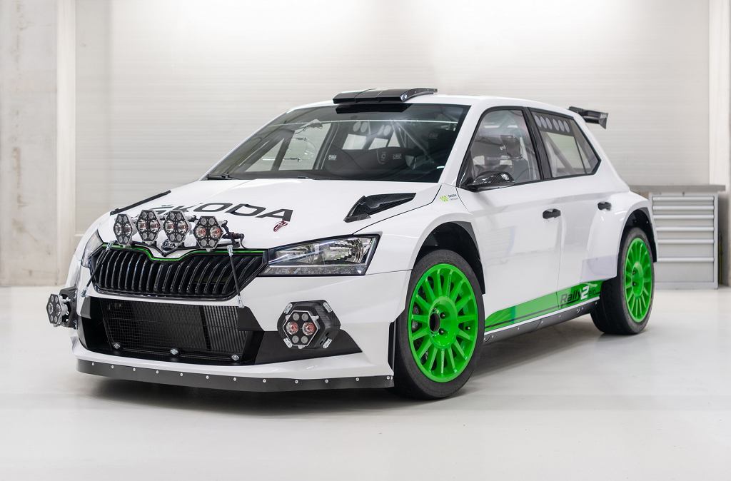 Skoda празднует свое участие в гонках. По этому случаю выпускает специальный раллийный автомобиль.