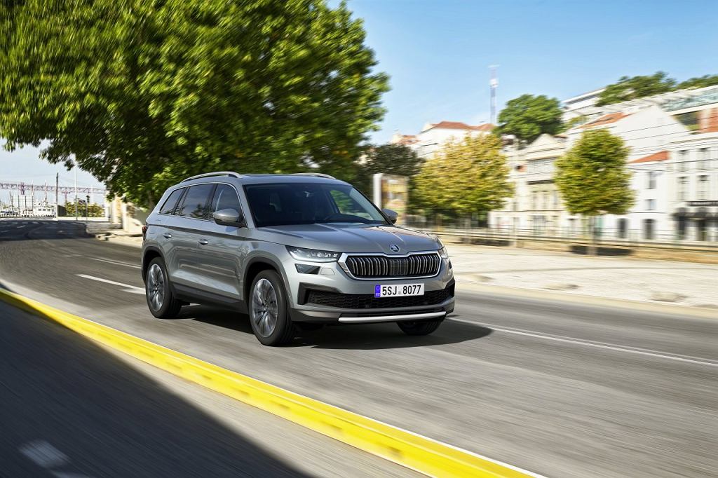 Новый Skoda Kodiaq стоит 115 000 злотых. Но есть еще… семиместный RS.