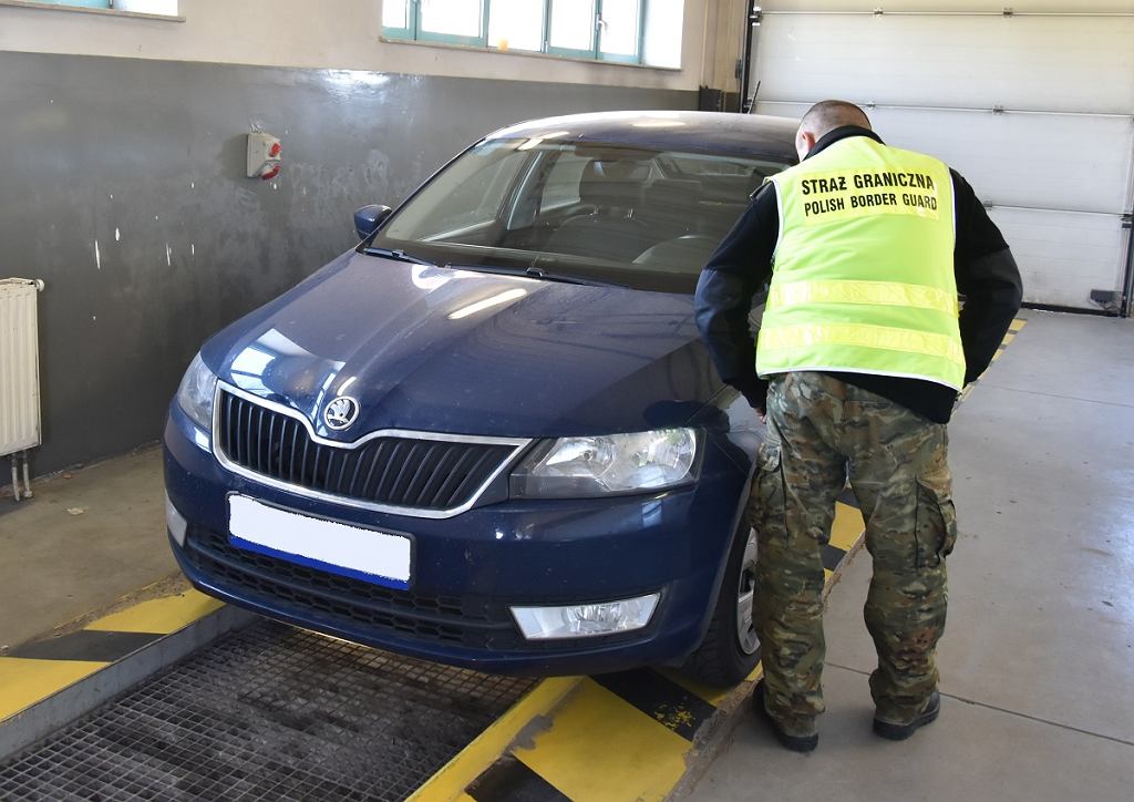 Украден в Германии, найден на границе с Украиной. За рулем индеец