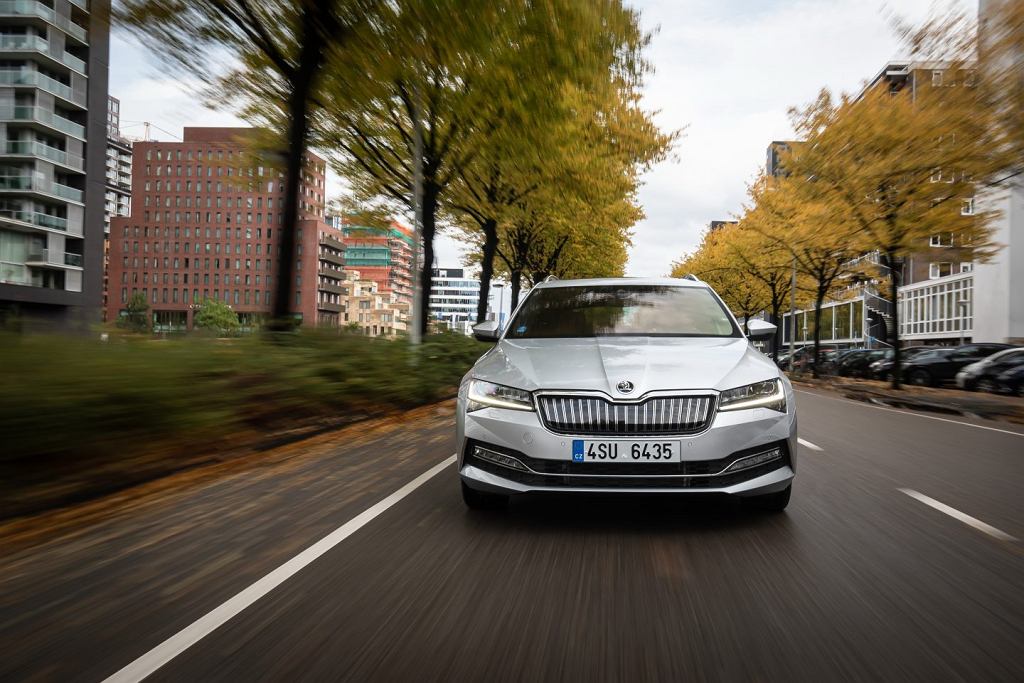 Skoda Superb Combi получила награду Red Dot