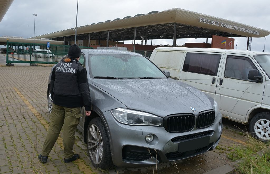 Проверка законности выявила правду. BMW не покинула границу в Долгобычуве