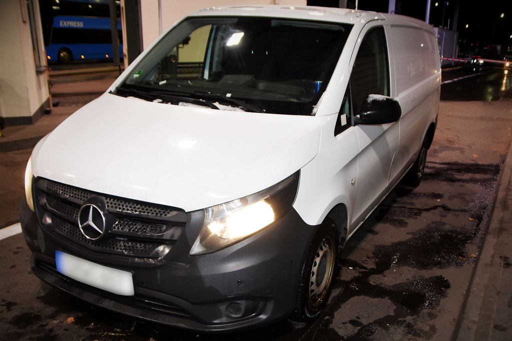 Еще один угнанный Mercedes найден на восточной границе