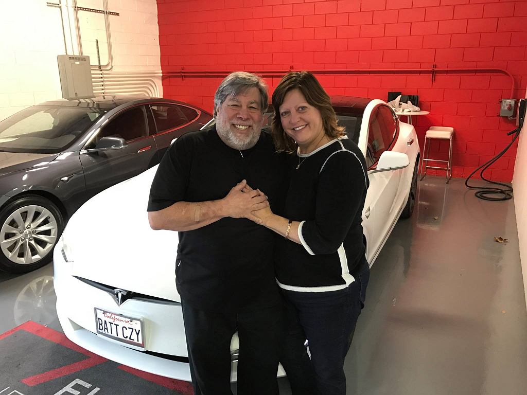 Стив Возняк критикует Tesla и автопилот. «Если Тесла говорит, что что-то произойдет, не рассчитывайте на это»