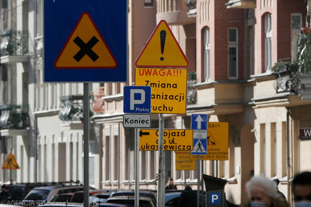 Знаки Д-23б и Д-23с — не единственные, появившиеся в последнее время. Еще есть черная рука