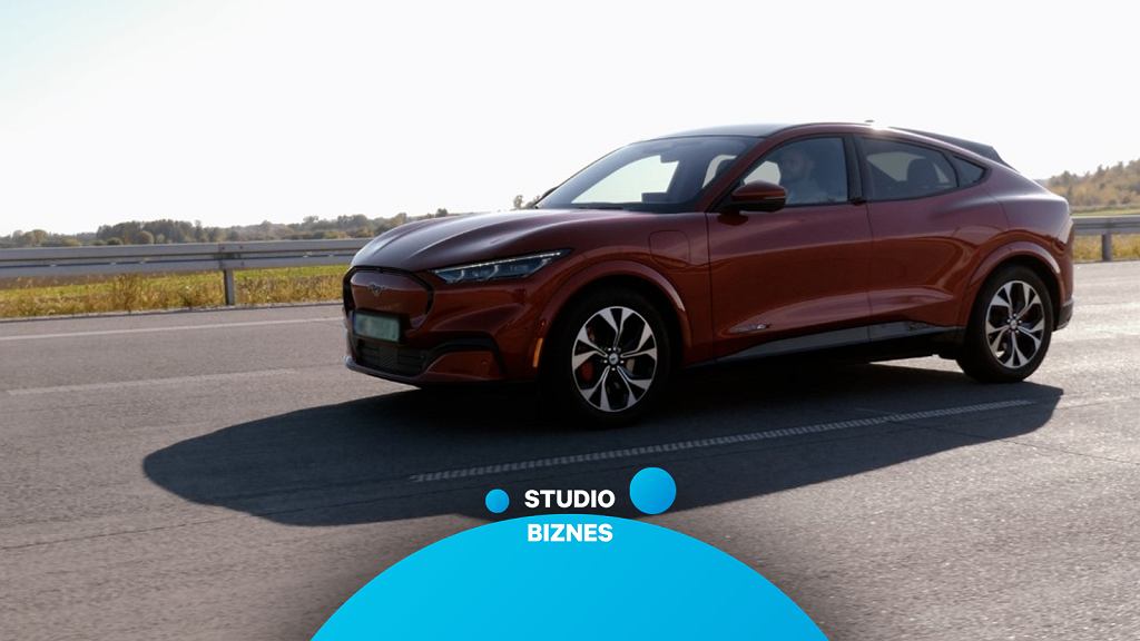 Легенда с плагином±. Ford Mustang Mach-E «прискакал» в Студию Бизнеса