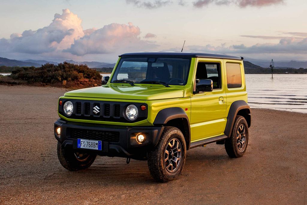 Как ведет себя Suzuki Jimny, автомобиль, от которого без ума вся Европа, в повседневной жизни?