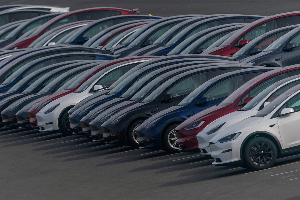 Tesla не так легко сломается в споре с клиентом. Серьезные обвинения в отчете Reuters