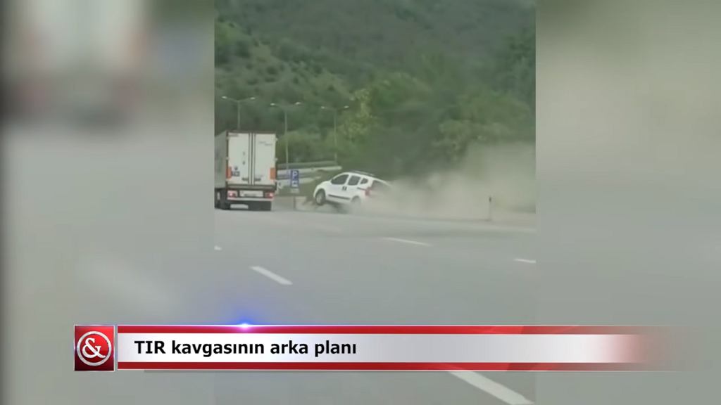 Фиат против TIR. Два альфа-самца борются за доминирование [ВИДЕО]