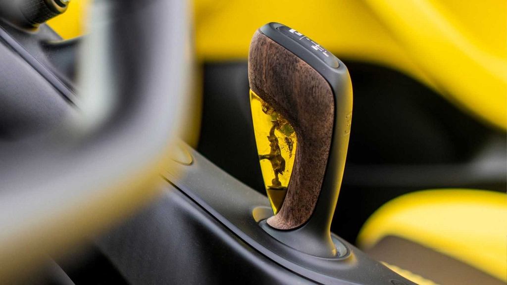В Bugatti Mistral есть пасхалка. Было ли это вдохновлено Парком Юрского периода?