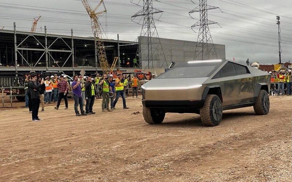 Tesla будет производить автомобили в Техасе. Он не продаст их техасцам, если сначала не отвезет их в другой штат.