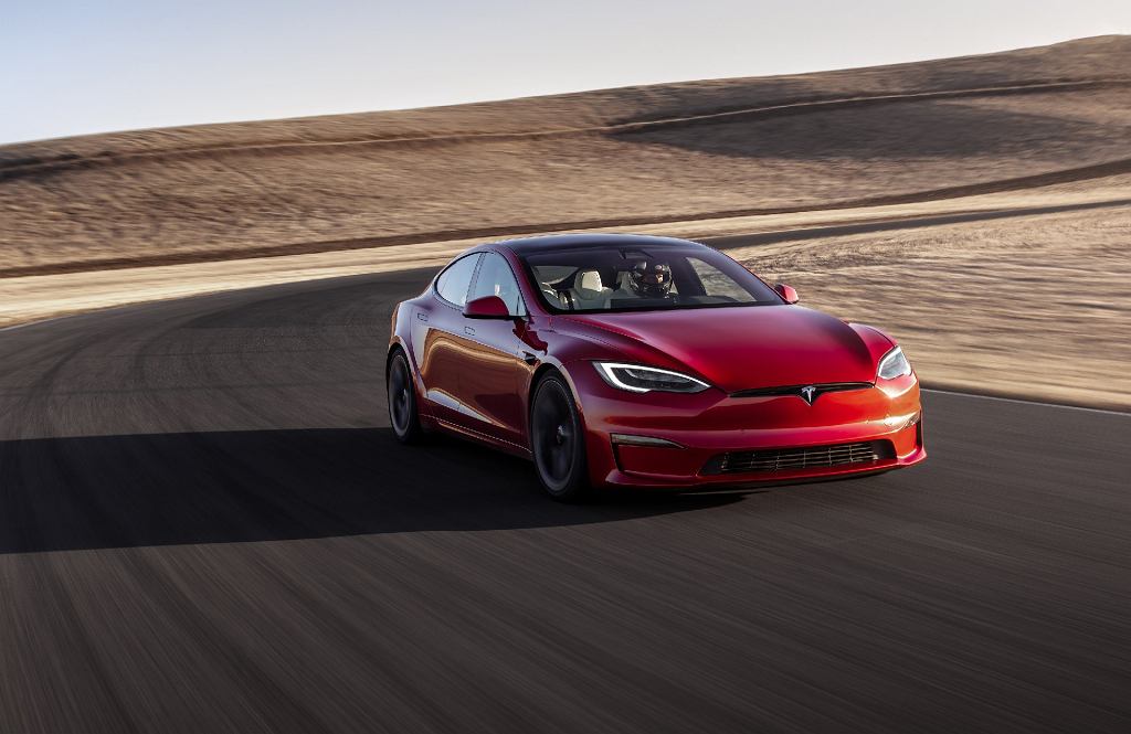 Tesla Model S Plaid уже в продаже. Это самая быстрая машина в мире. Тот, кто не сделал заказ заранее, тот неудачник.