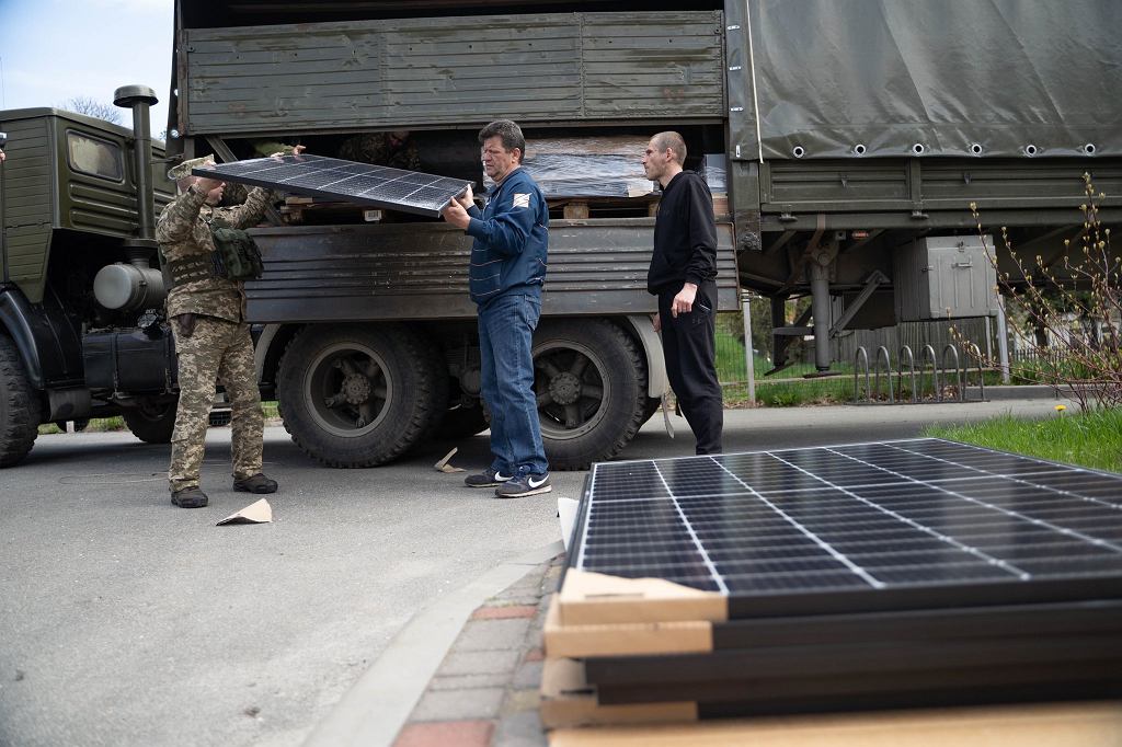 Тесла помогает Украине. Отправляет Powerwall в электроэнергетические клиники