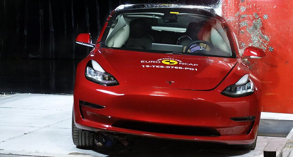 Euro NCAP сообщает, что не обнаружило никаких доказательств мошенничества с Tesla. Все еще
