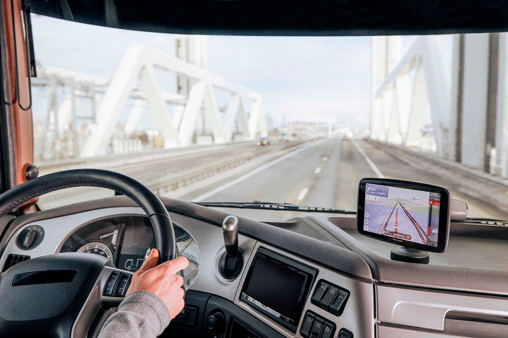 TomTom GO Expert — навигация для серьезных водителей
