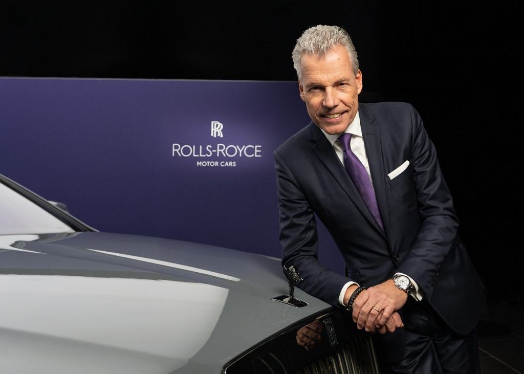 Глава Rolls-Royce раскрывает причину успеха: «Ковид помог нам продать больше автомобилей»