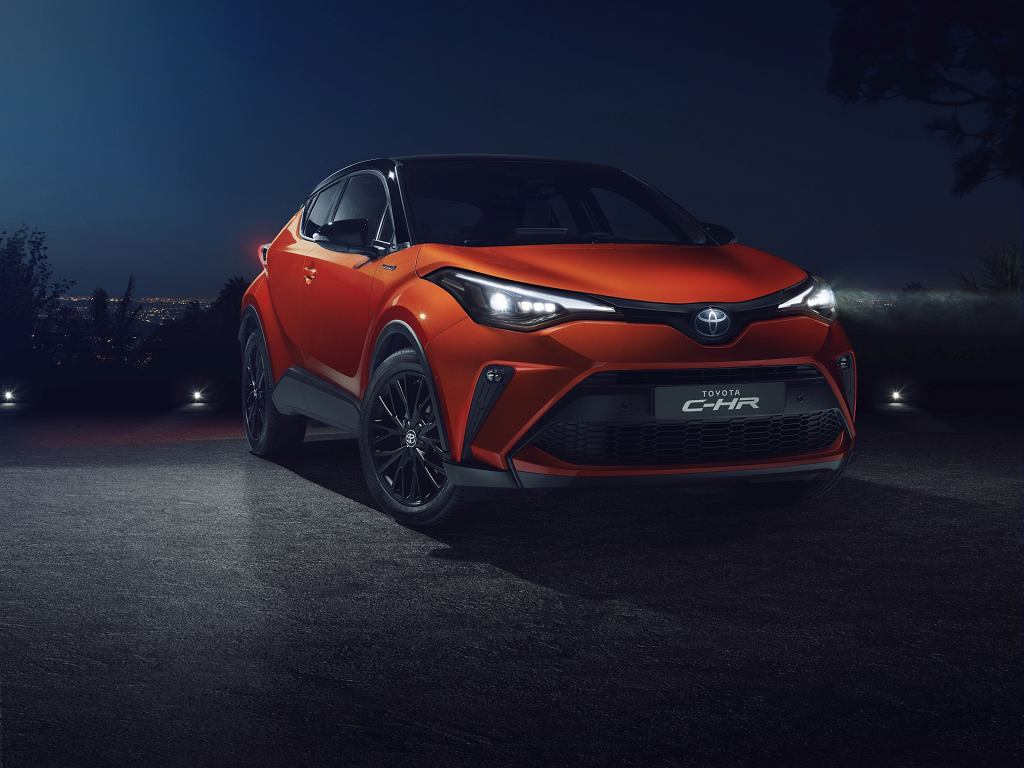 Toyota C-HR получила более мощный, 184-сильный гибрид. Это далеко не все новинки популярного кроссовера