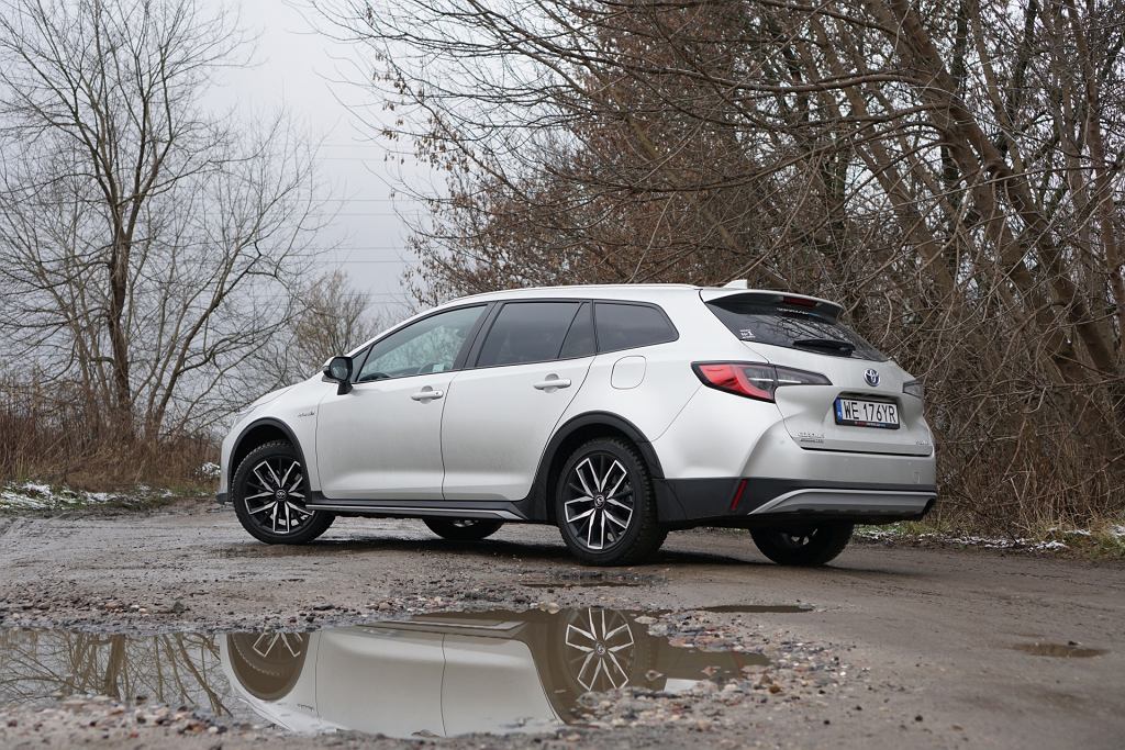 Отзывы Moto.pl: Toyota Corolla TREK 2.0 Hybrid. Уникальная версия великолепного компактного устройства.