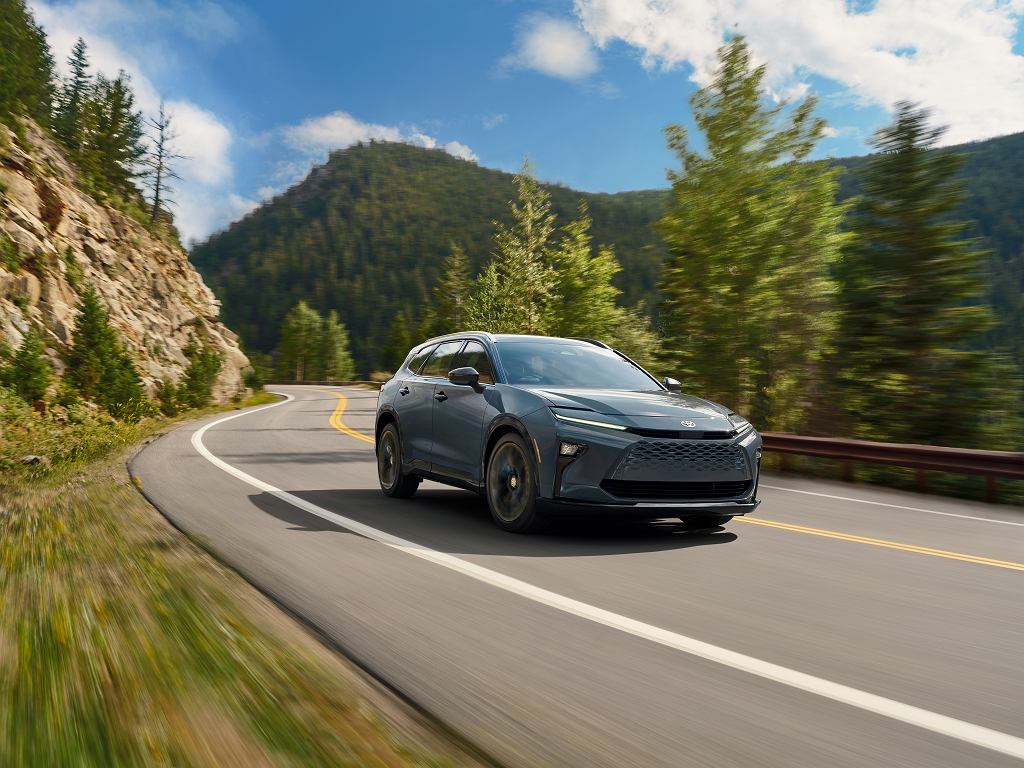 Тойота Краун Сигниа. Следующий шаг Toyota к Lexus. К сожалению, не для Польши.