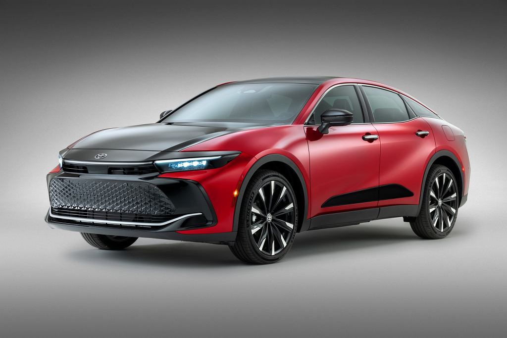 Будет ли Toyota выпускать GR Crown? Возможно даже создание 380-сильного гибрида.