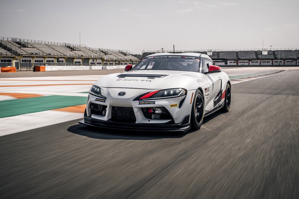 Стандартная Toyota GR Supra GT4 выйдет на трассу! Она получила гоночную омологацию