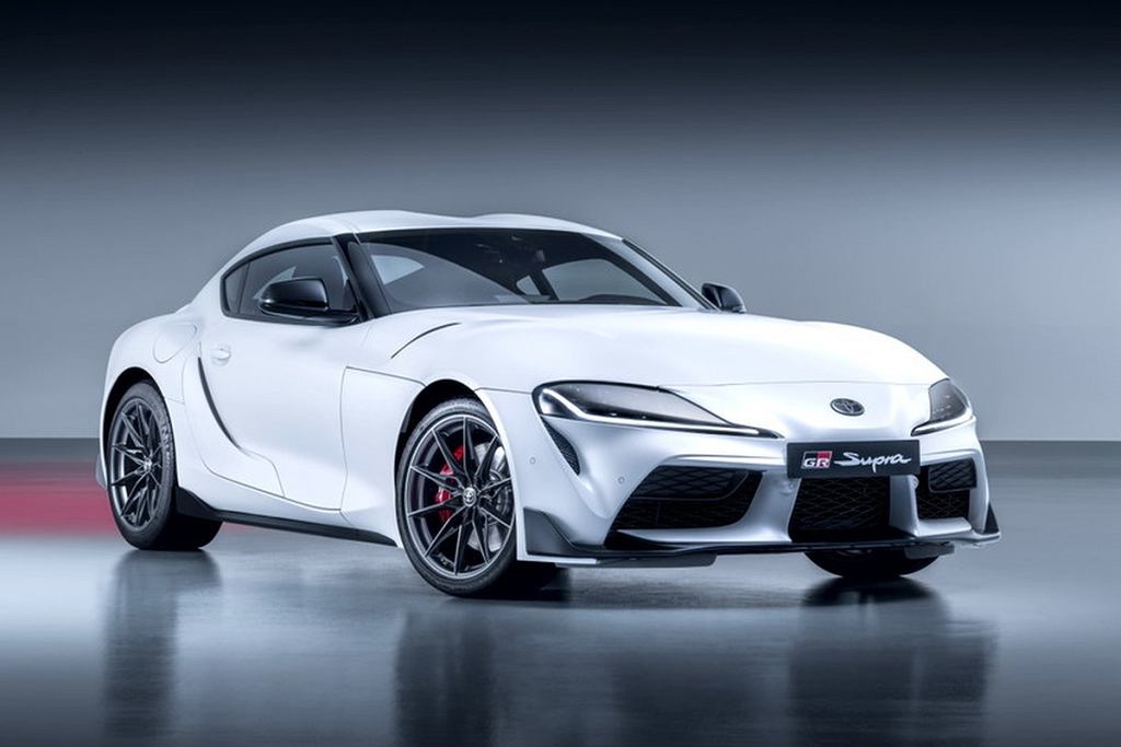 Toyota GR Supra претерпевает фейслифтинг. Наконец-то доступен с механической коробкой передач