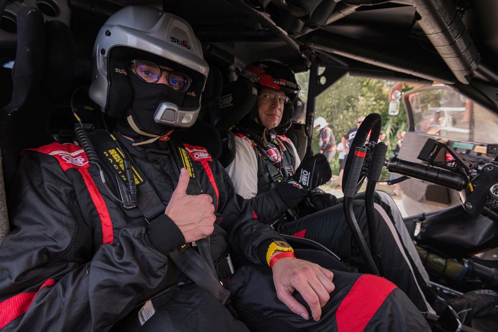 Руководитель чемпионской команды Toyota перевез меня на своем Ярисе. Я понял WRC