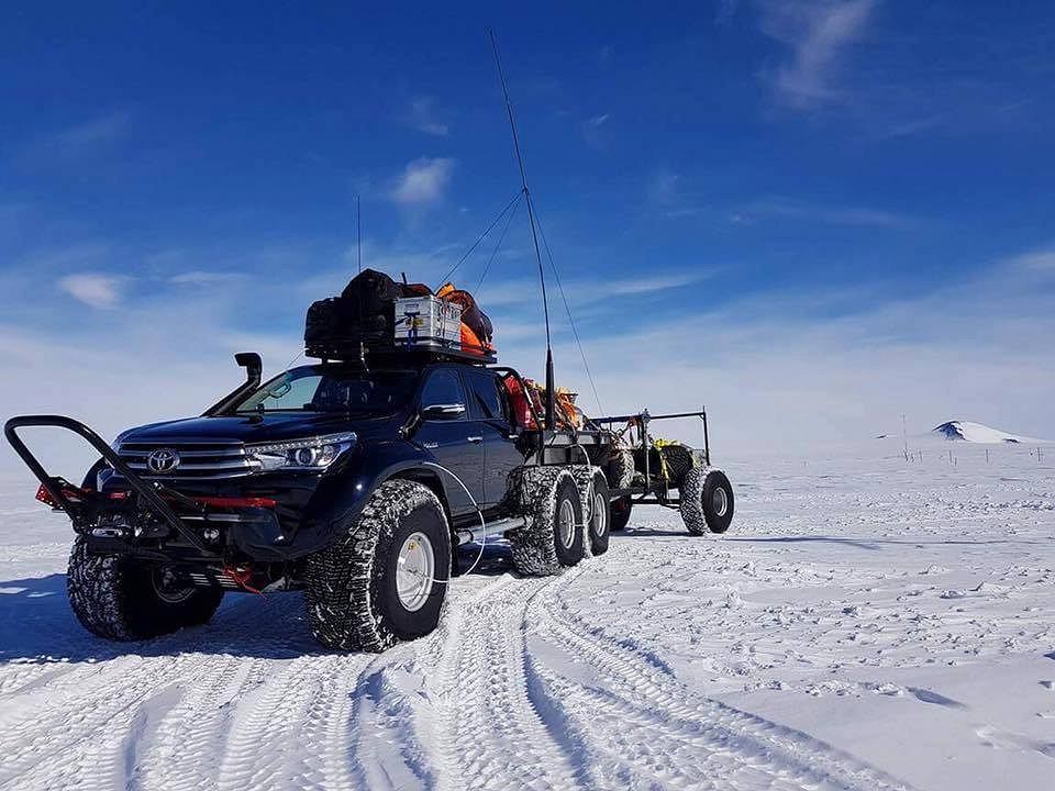 Автомобиль для езды в экстремальных условиях? Тойота Хайлюкс 6x6 [ВИДЕО]