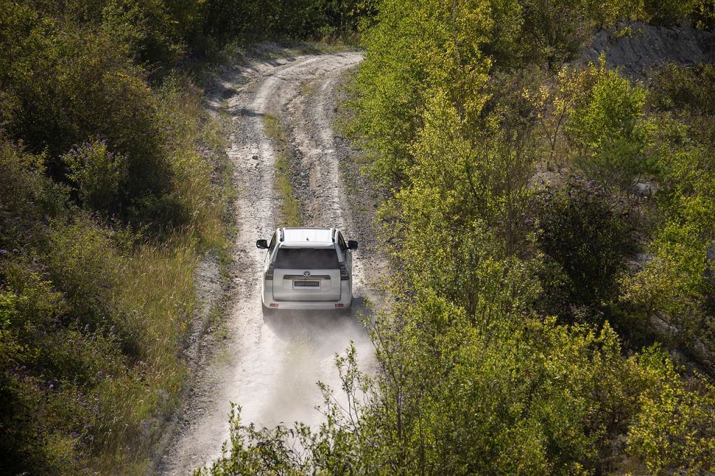 Новое воплощение живой легенды! Toyota Land Cruiser – настоящий внедорожник!