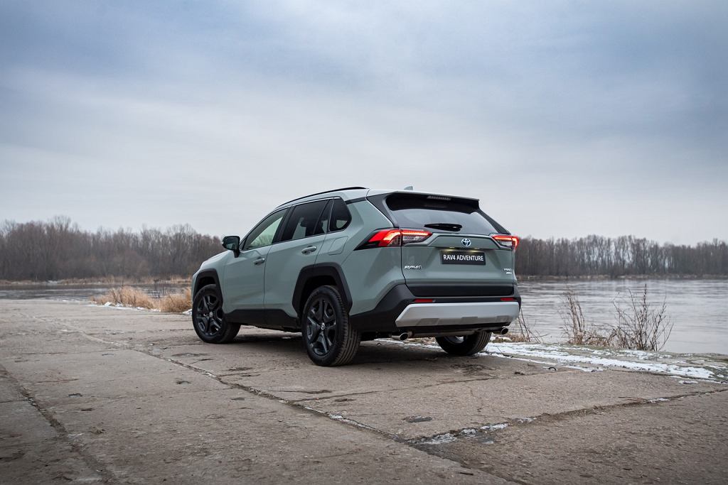 Отзывы Moto.pl: Toyota RAV4 AWD-i Hybrid. Тестируем RAV4 с полным приводом и гибридную версию