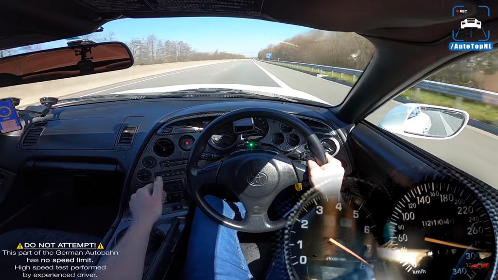 1200-сильная Toyota Supra на немецком шоссе. Это впечатляет