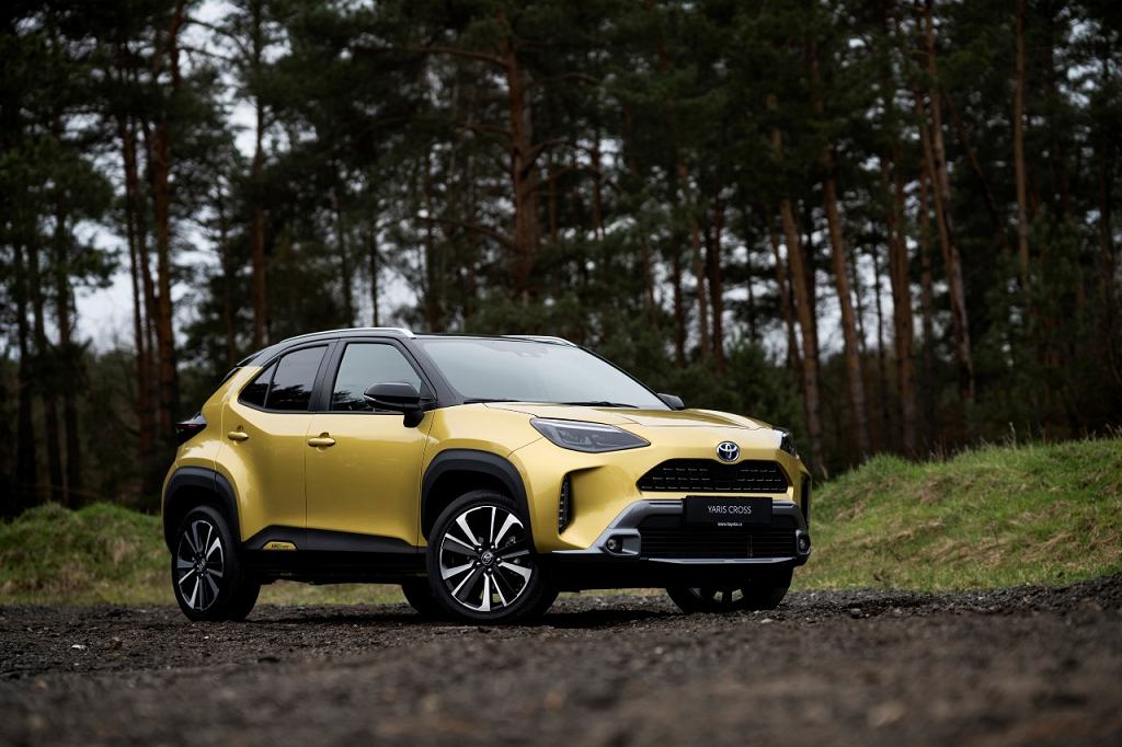 Тойота Ярис Кросс против. C-HR – какая машина для тебя? Семь вопросов и ответов