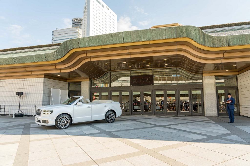 Единственный в мире Toyota Century. Исключительные пассажиры будут ездить стоя