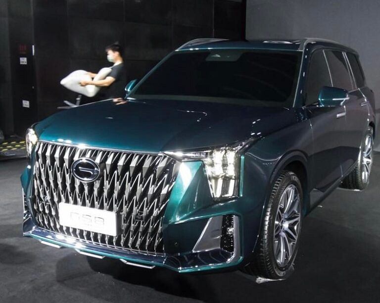 Китайский 7-местный внедорожник. Новый Trumpchi GS8 выглядит достойно