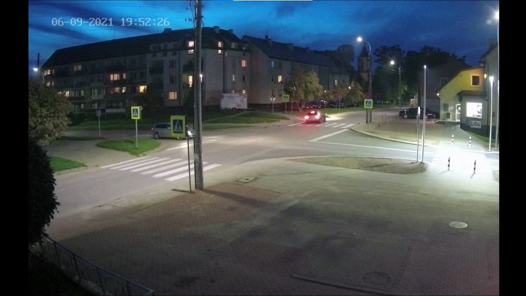 Он сбил женщину на переходе и убежал. Полиция ищет водителя Audi и показывает запись [ВИДЕО]