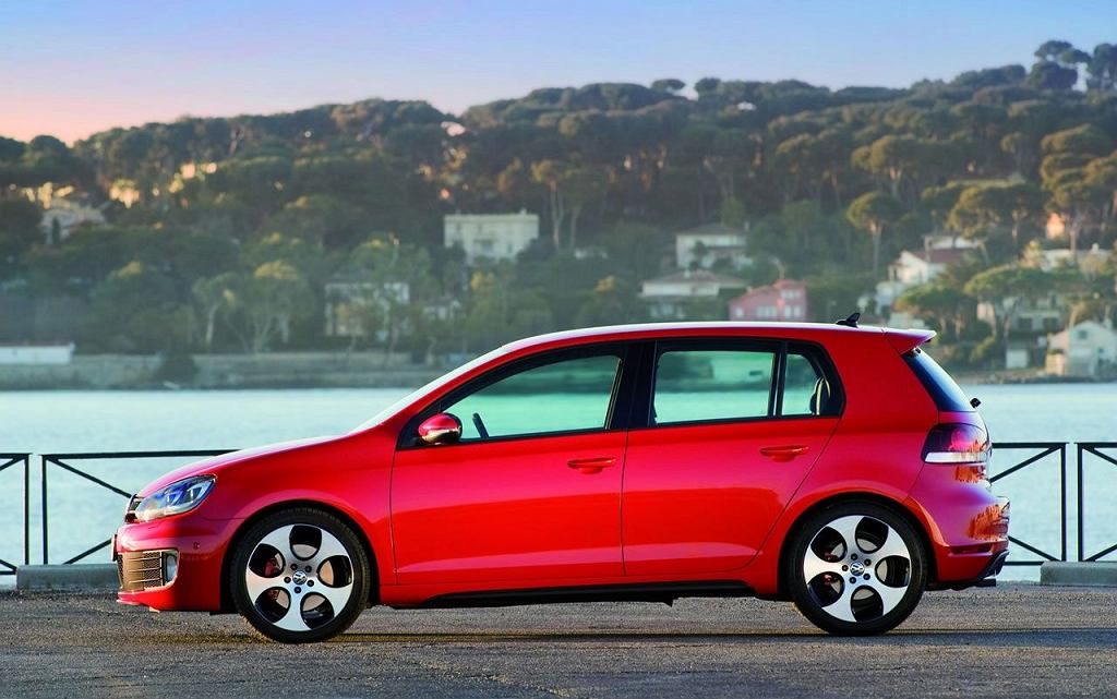 Покупаем б/у: VW Golf VI GTI vs. Альфа Ромео Джульетта QV. Какой хот-хэтч выбрать?