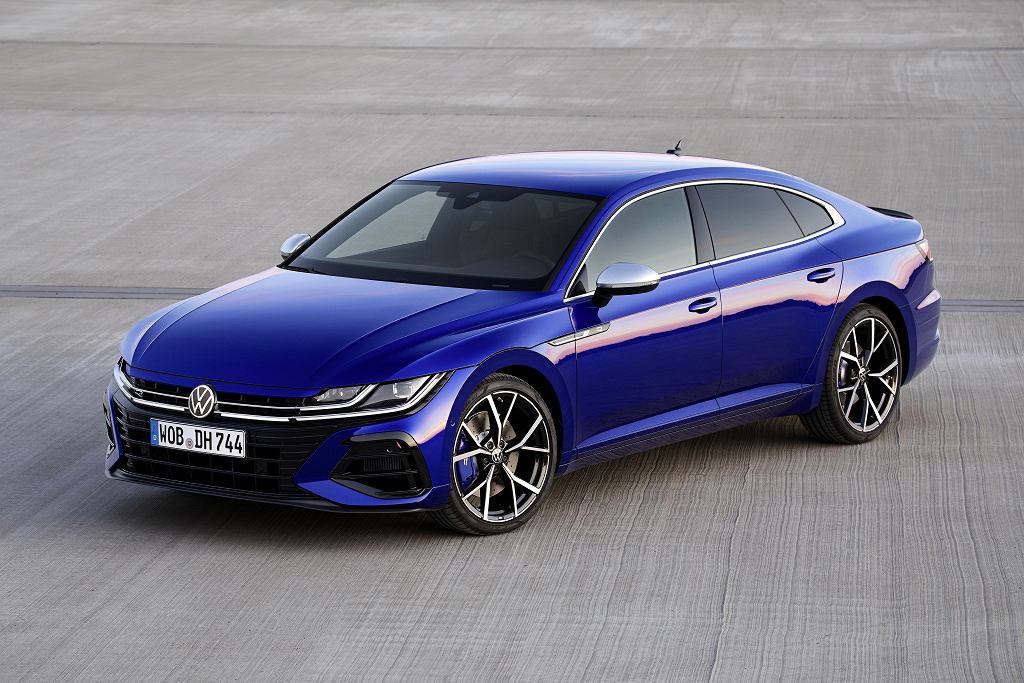 Volkswagen Arteon R: народный автомобиль по... премиальной цене?