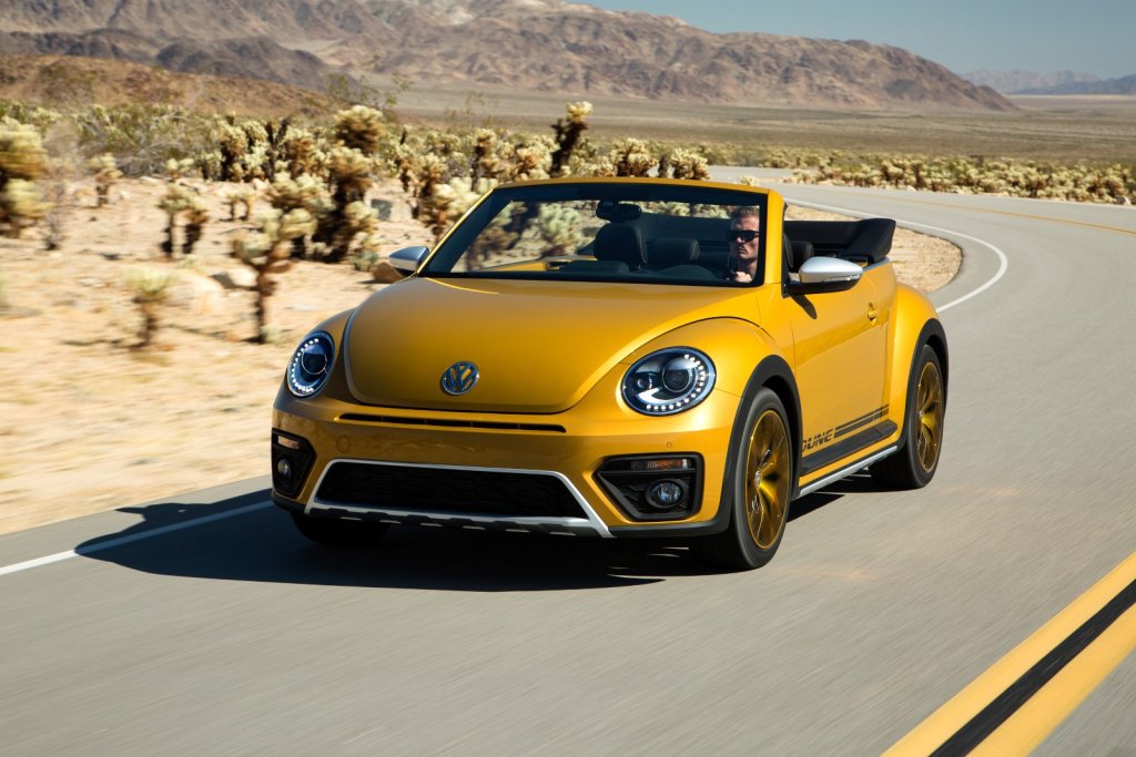 Над Volkswagen Beetle сгущаются темные тучи