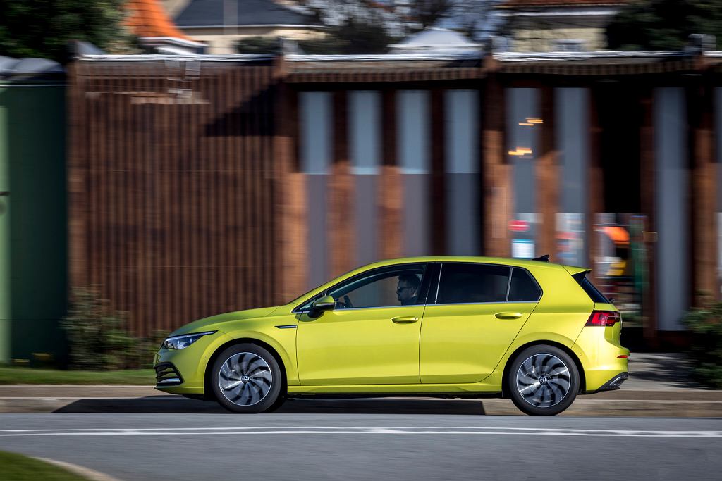 Новый Volkswagen Golf 8 - цены в Польше. На данный момент от 91 990 злотых. В будущем он получит более дешевые двигатели