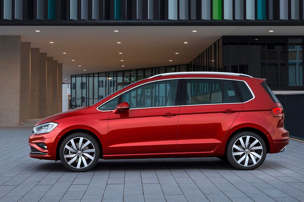 Обновленный Volkswagen Golf Sportsvan уже доступен. Мы знаем польские цены