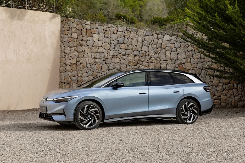 Volkswagen ID.7 Tourer — электрический универсал с просторным багажником и большим запасом хода.