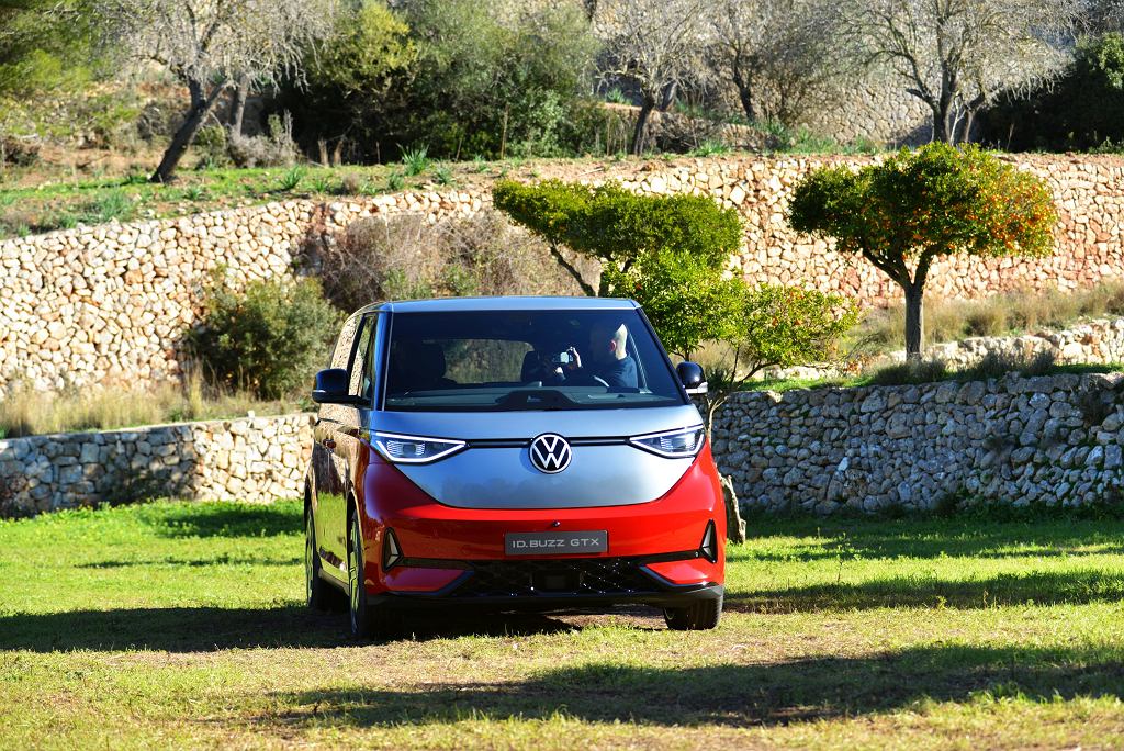 Мы увидели Volkswagen ID.Buzz GTX. Воин в автобусной шкуре. Это будет хит!