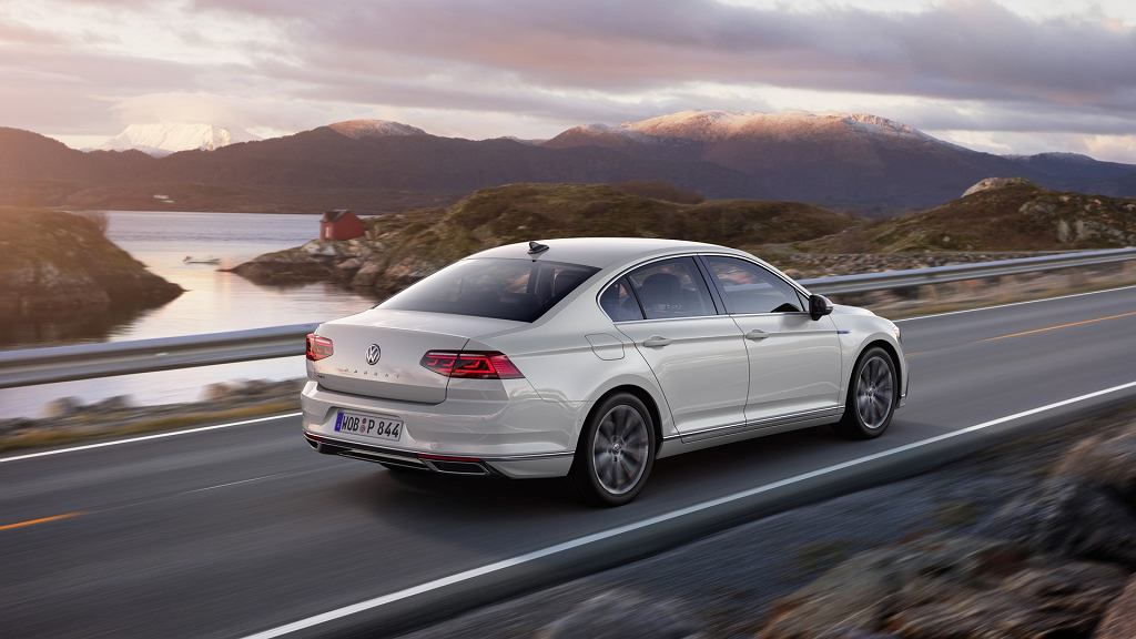 Новый Volkswagen Passat GTE с ценами в Польше. Улучшенный гибрид от 169 990 зл.