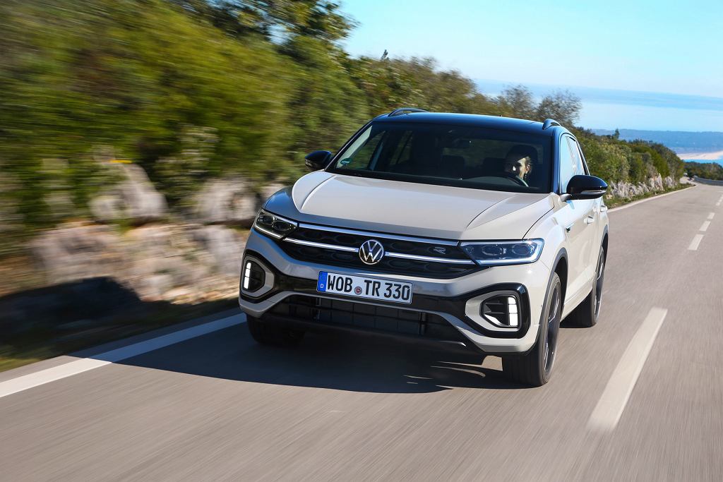Сколько сейчас стоит VW T-Roc? Тот, что без крючков. Именно эта модель свергла Гольф